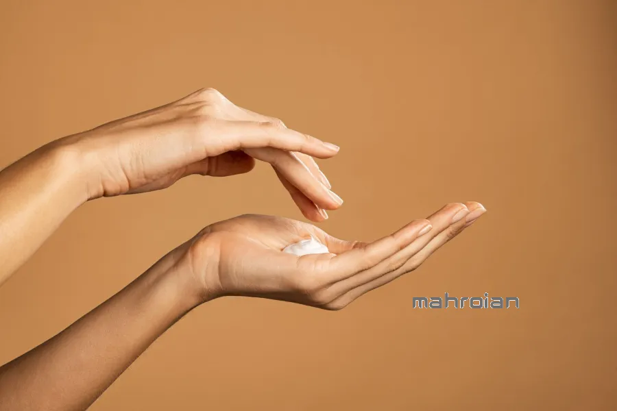 کرم مرطوب کننده پمپی توت فرنگی شون